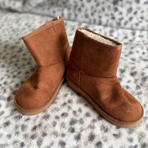 The Children’s Place Chestnut Sherpa Lined Boots | Girls Size 2